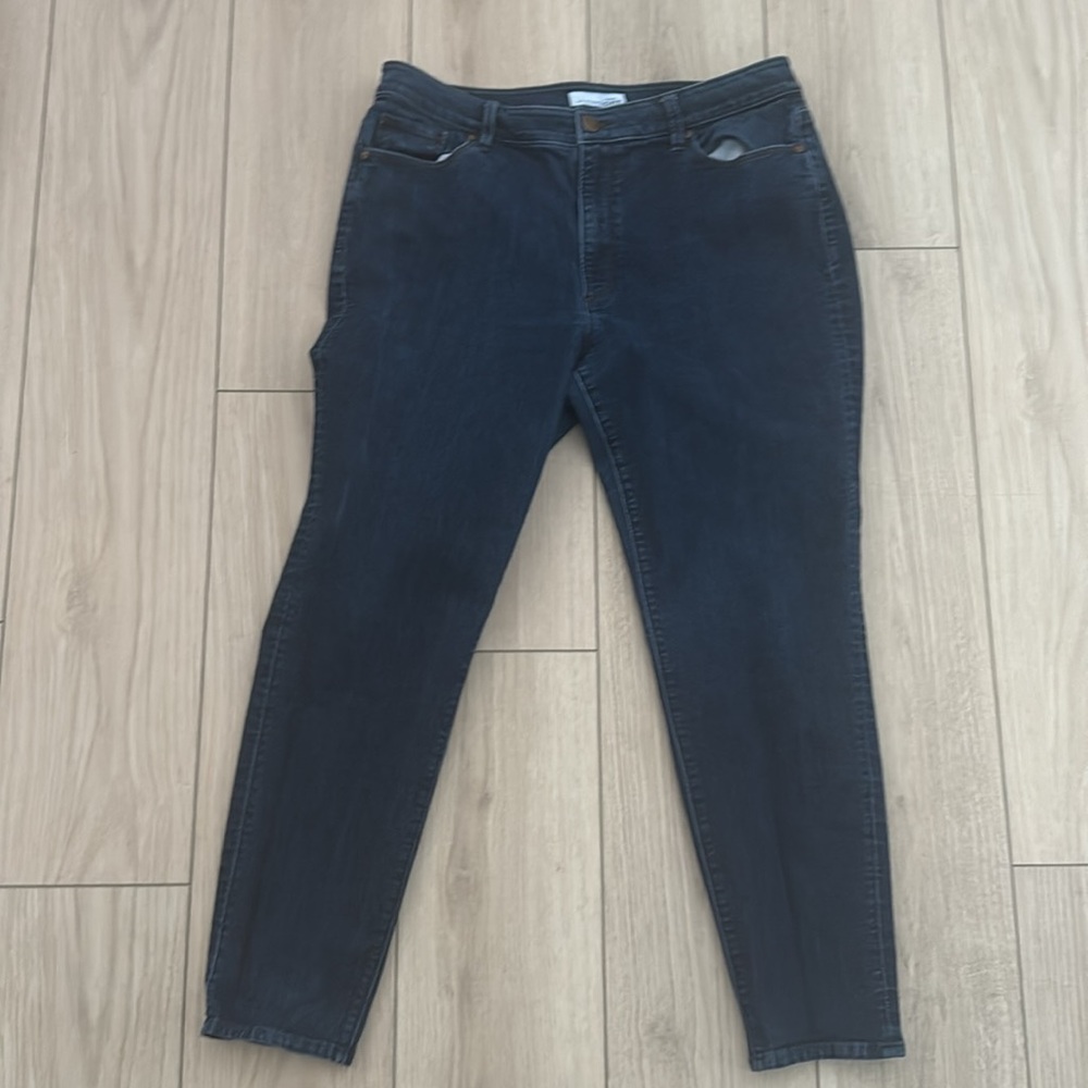 LOFT Curvy Dark Wash Skinny Jeans - Size 12 / 31